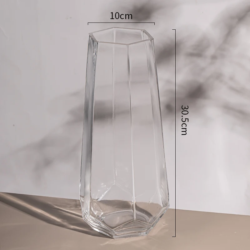 

Стеклянная ваза в скандинавском стиле