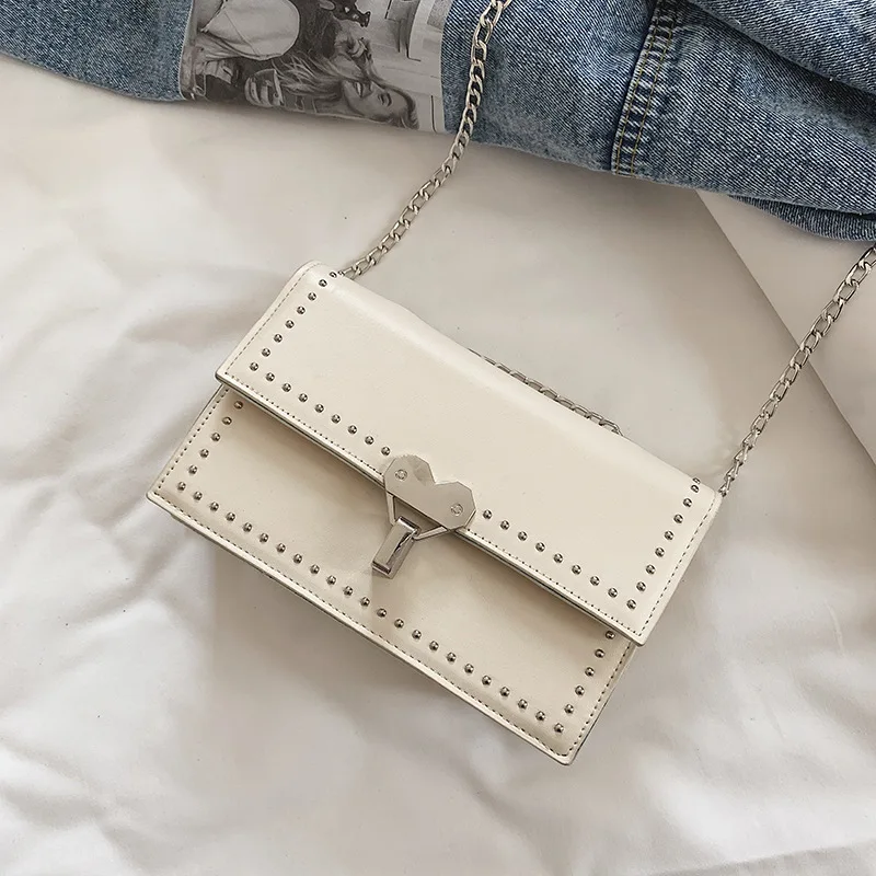 

New ladies messenger bag simple lock PU leather shoulder small square bag retro chain peach heart lock daily travel girl clutch