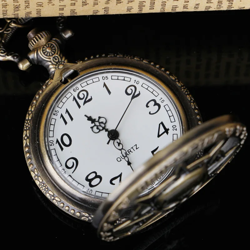 Часы наручные кварцевые в стиле стимпанк с черепом