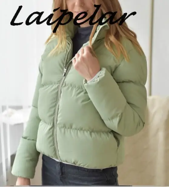 Модная куртка пуховик с воротником оверсайз однотонная короткая на осень и зиму