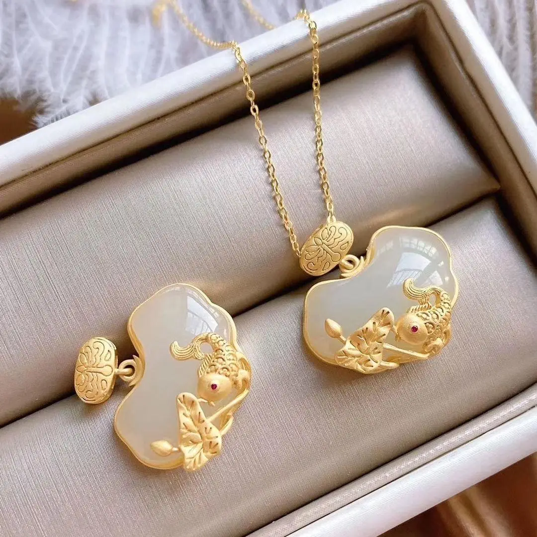 

Natural Hetian Jade Rich and Wealthy Safety Lock Pendant S925 Sterling Silver Gilding Craft Ancient Inlaid Pendant Necklace
