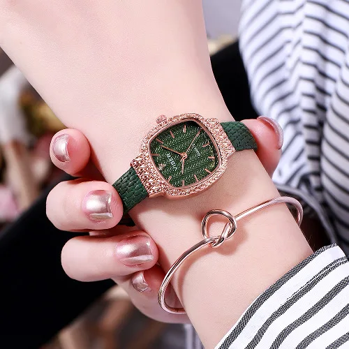 Часы наручные женские кварцевые роскошные модные повседневные с кожаным