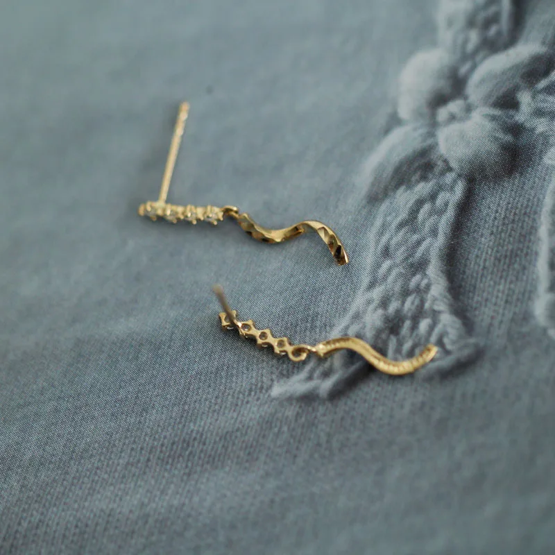 Серьги-гвоздики золотистые с кристаллами 9 к | Украшения и аксессуары