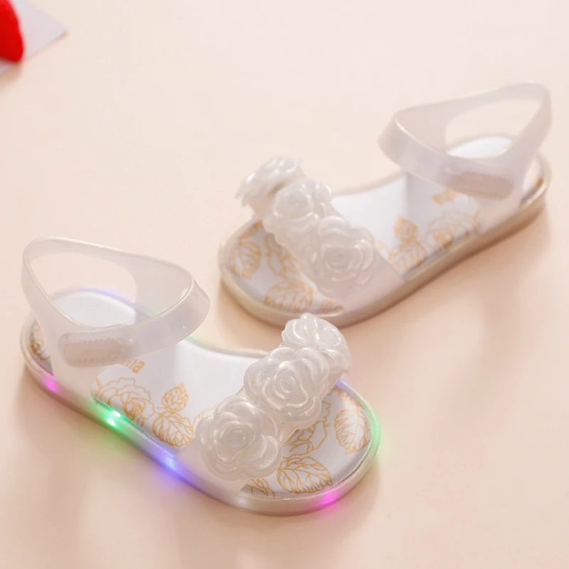 Обувь для девочек светящиеся сандалии детский светодиодный светильник обувь 2020