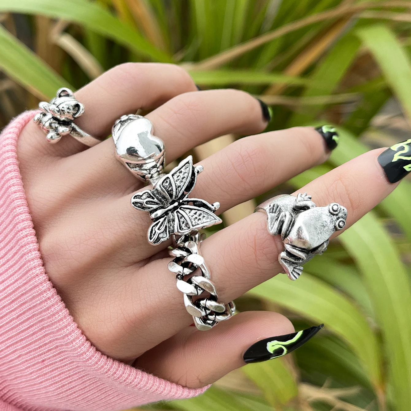 

Aprilwell 6 Pcs Goth Butterfly Rings Set for Women Punk Frog Twisted Grunge Kpop Bear Men Anillos Fashion Jewelry Chunky Gadgets