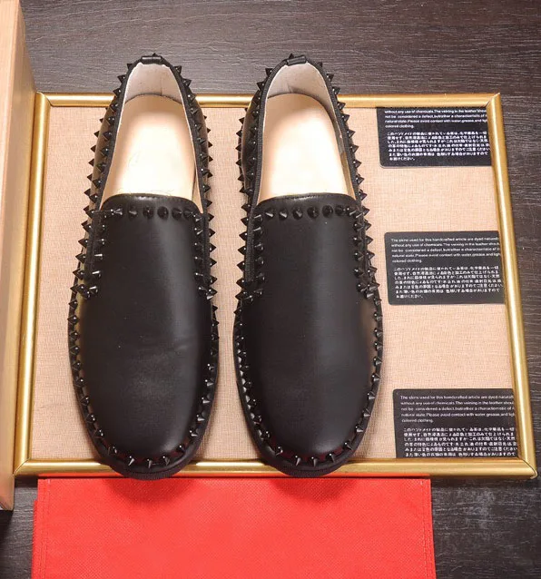 Черные туфли на шнуровке с заклепками наивысшего качества модные красной