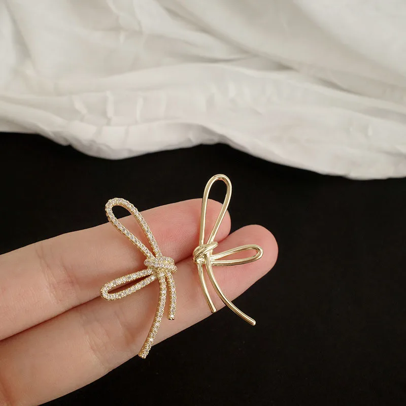 

2021 Korean Vintage Design Simple Metal Line Bow Stud Earrings For Women Grils Exquisite Sweet Bowknot Metal Jewelry Accessories