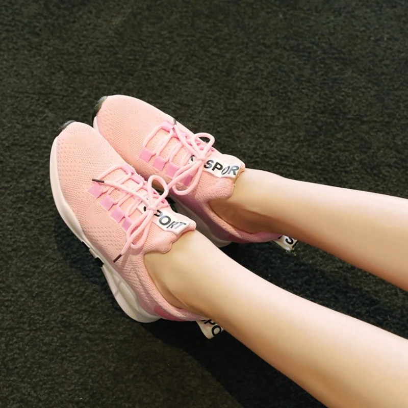 Кроссовки женские сетчатые на танкетке легкие дышащие Скрытые каблуки