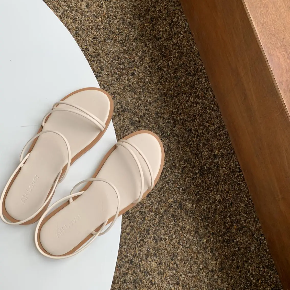 

2020 autumn new flat bottom women's casual fairy style elegant open-toed all-match outer beach Roman sandals