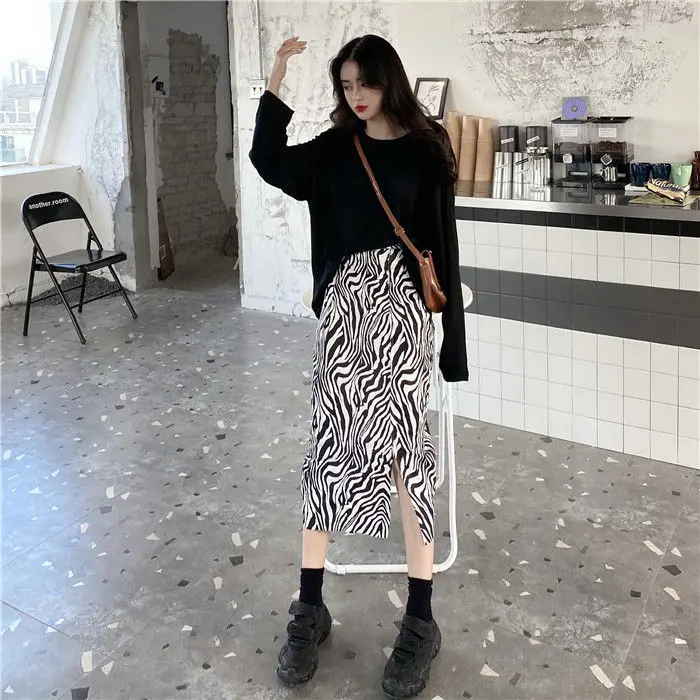 Юбка женская трапециевидная с завышенной талией и разрезом на осень зиму |