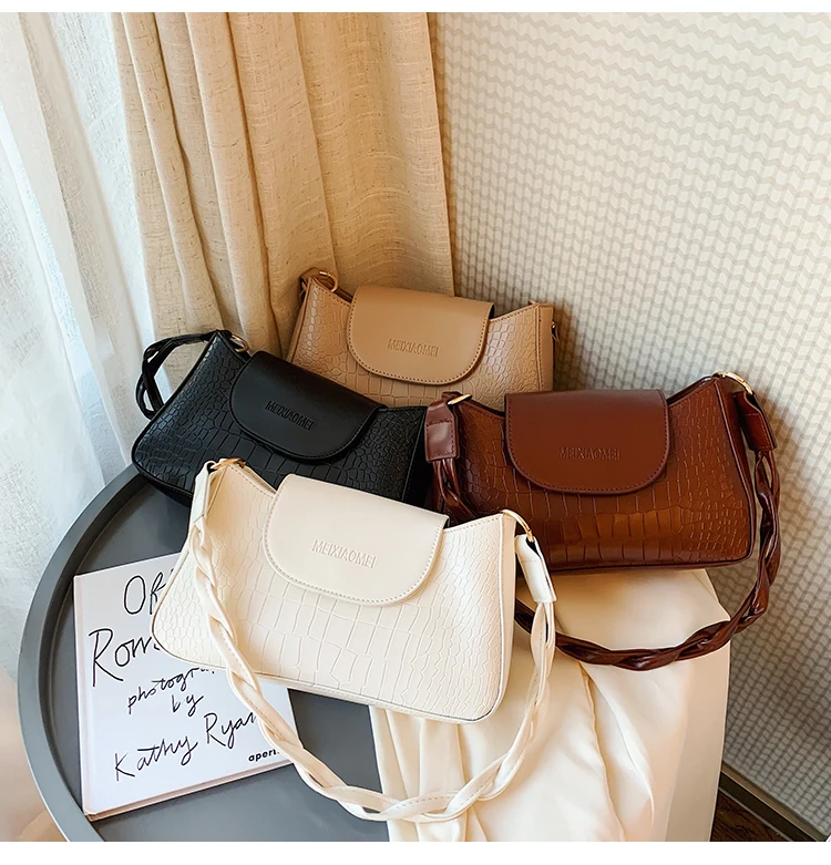 

Wanghong retro women's bag 2020 fashionable new fashion versatile one shoulder underarm Bag Messenger Bag