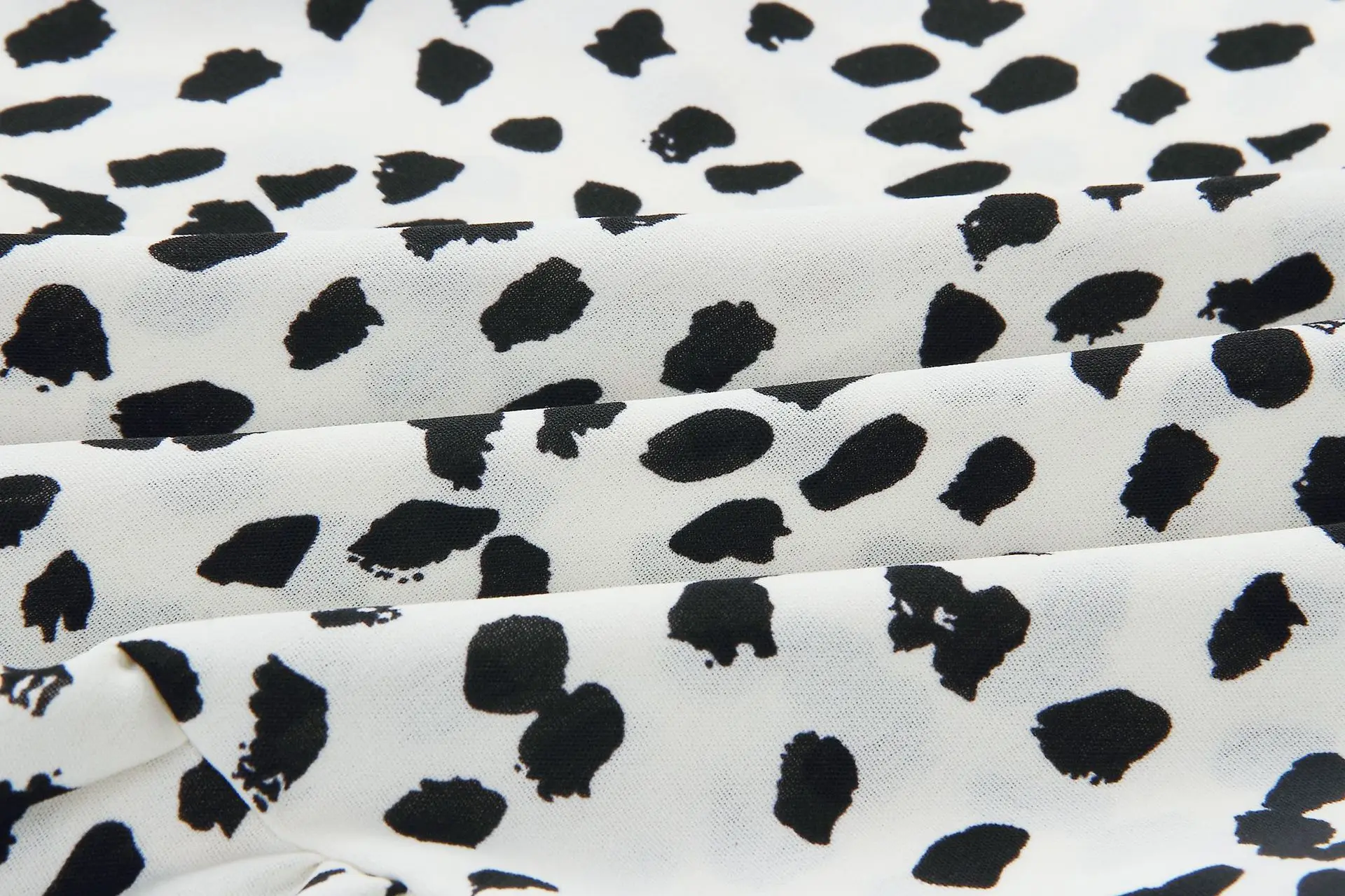 

2021 European and American style new printed ruffled short-sleeved loose and thin blouse S202SYC007