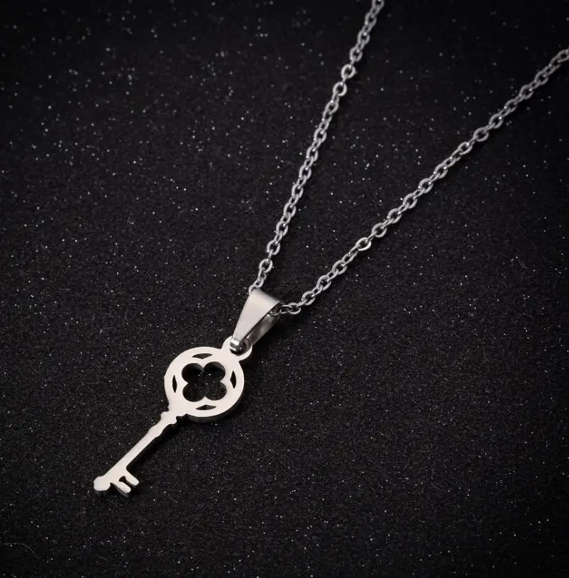 

2021 New Love Vintage Punk Gold Key Hollow Pendant Necklace Bijoux for Women Jewelry Clavicle Choker Stainless Steel Accessories