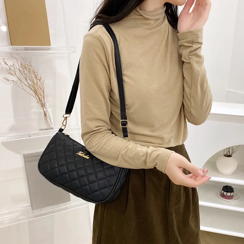 

2022 Fashion New Lingge Embroidered Underarm Bag Elegant Temperament Single Shoulder Bag Large Capacity Messenger Bag Shoulder