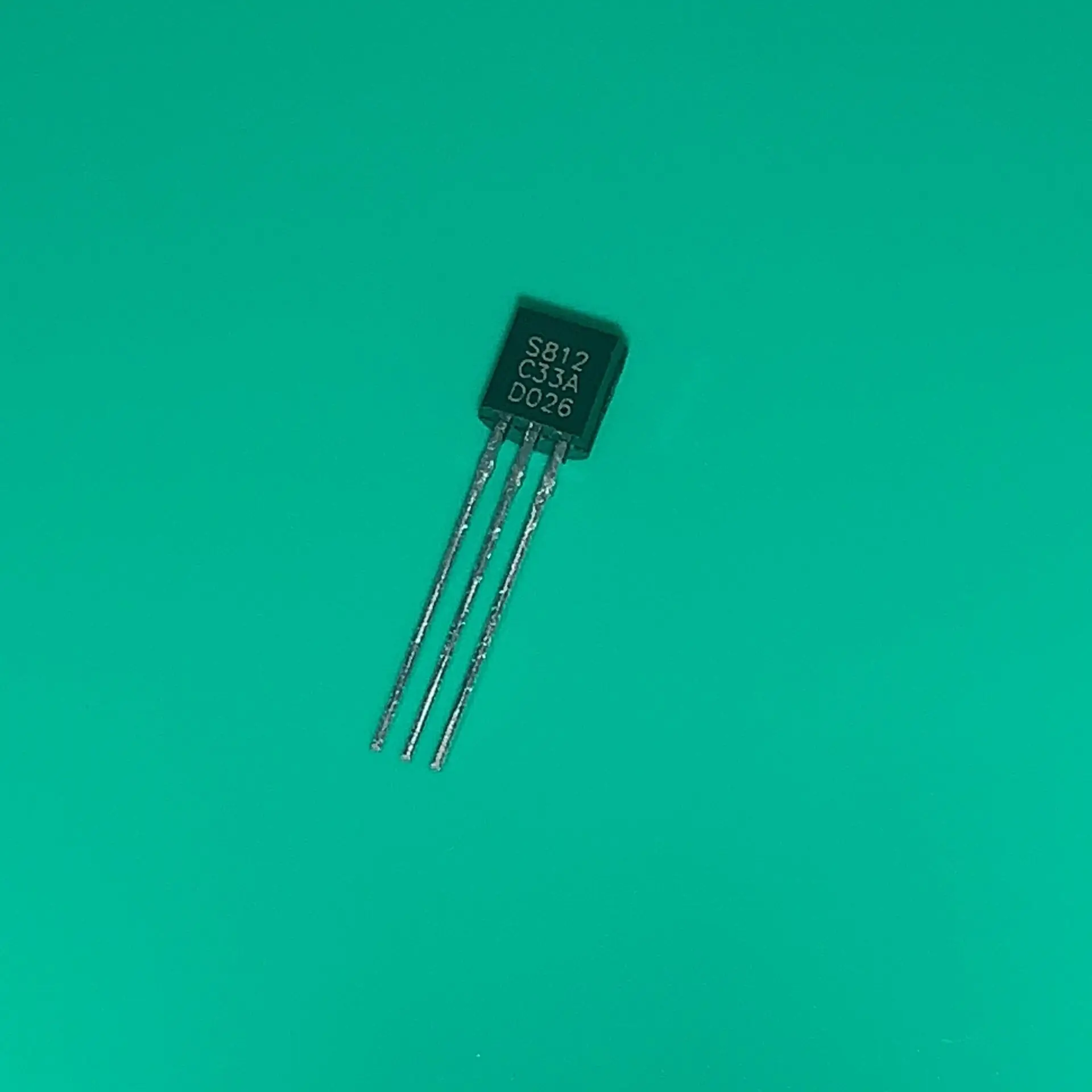 10 шт./лот S-812C33AY-B2-U TO-92 IC REG LINEAR 3 V 50MA TO92-3 S-812C33AY S812C33AY S812-C33A S812C33A | Освещение