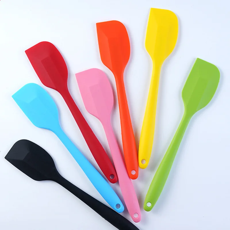 

One-Piece All-Inclusive Silicone Spatula Pastry Baking Tools Food Grade Cream Scraper Cake Surface Smoothing Kitchen Accessories