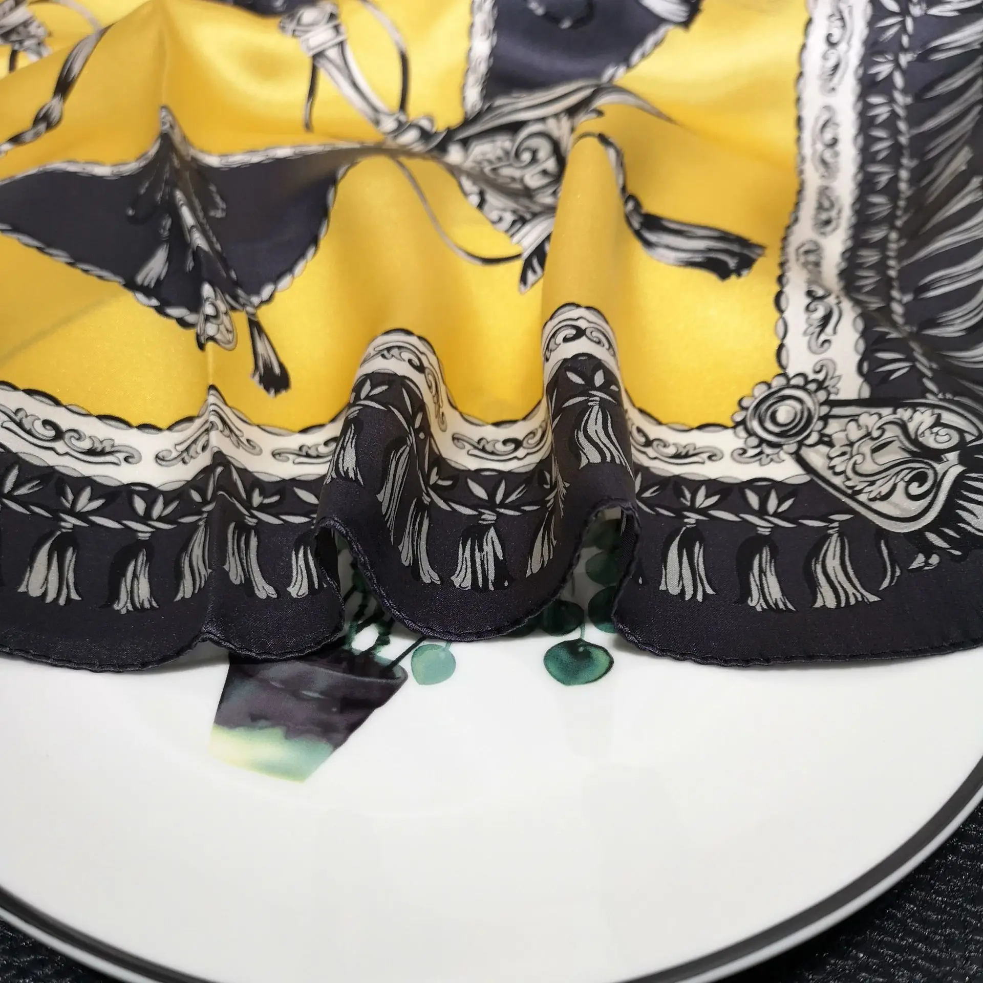 

2021 New Silk Small Square Scarf Women's Bell Printed Birthday Party Decorate Headband Scarf Holiday Present Customized Female