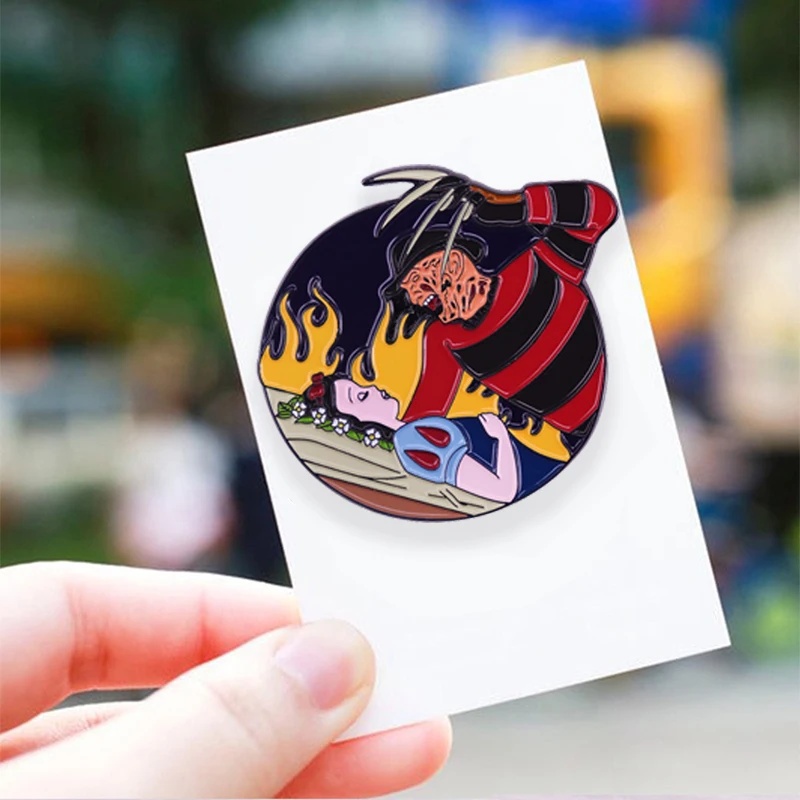 Белоснежка и Фредди фантазия ужас смешивание сочетание брошь забавная сказка