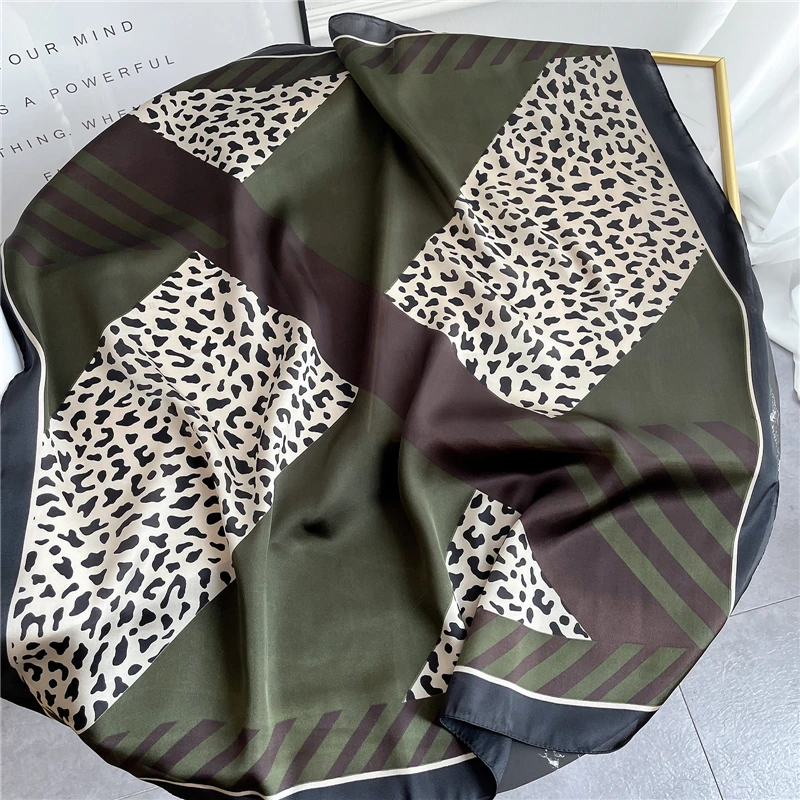 

Новинка 2021, Леопардовый Шелковый квадратный шарф, Женская повязка на голову, платок, маленькие пашмины, бандана, платок, шарфы
