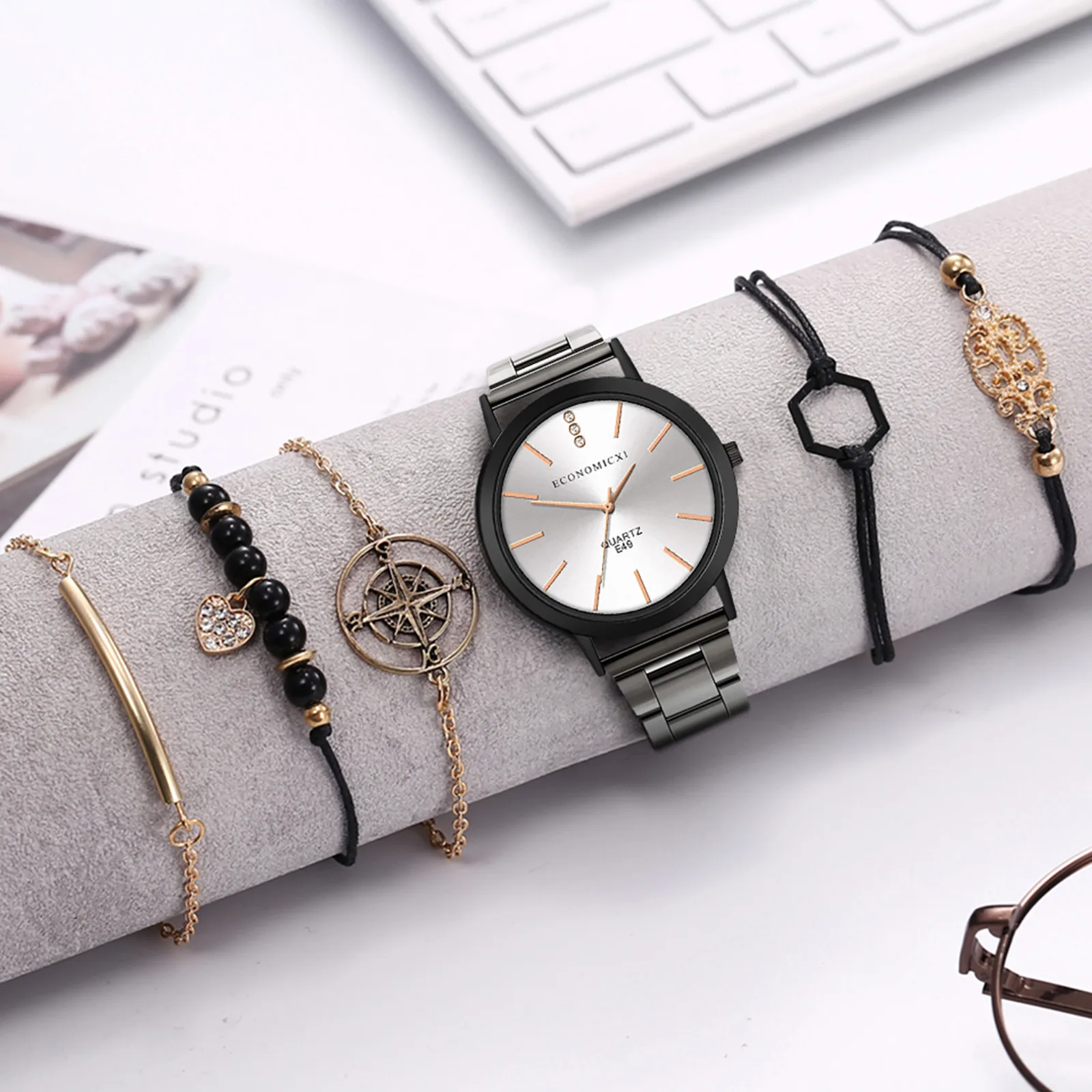 

Top Style Fashion Women's Luxury Stainless Band Analog Quartz Popular Quartz Watch Luxury Bracelet Gemstone Bells Bracele Watch