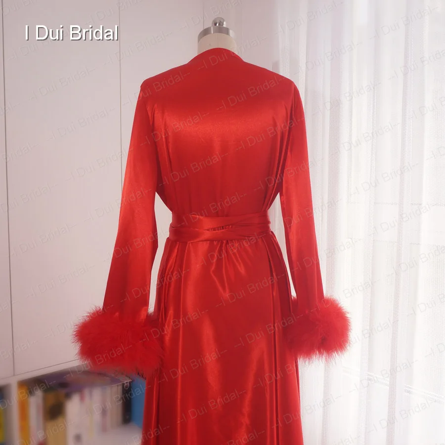 Рисунок 3 - Женская атласная пижама с перьевой отделкой