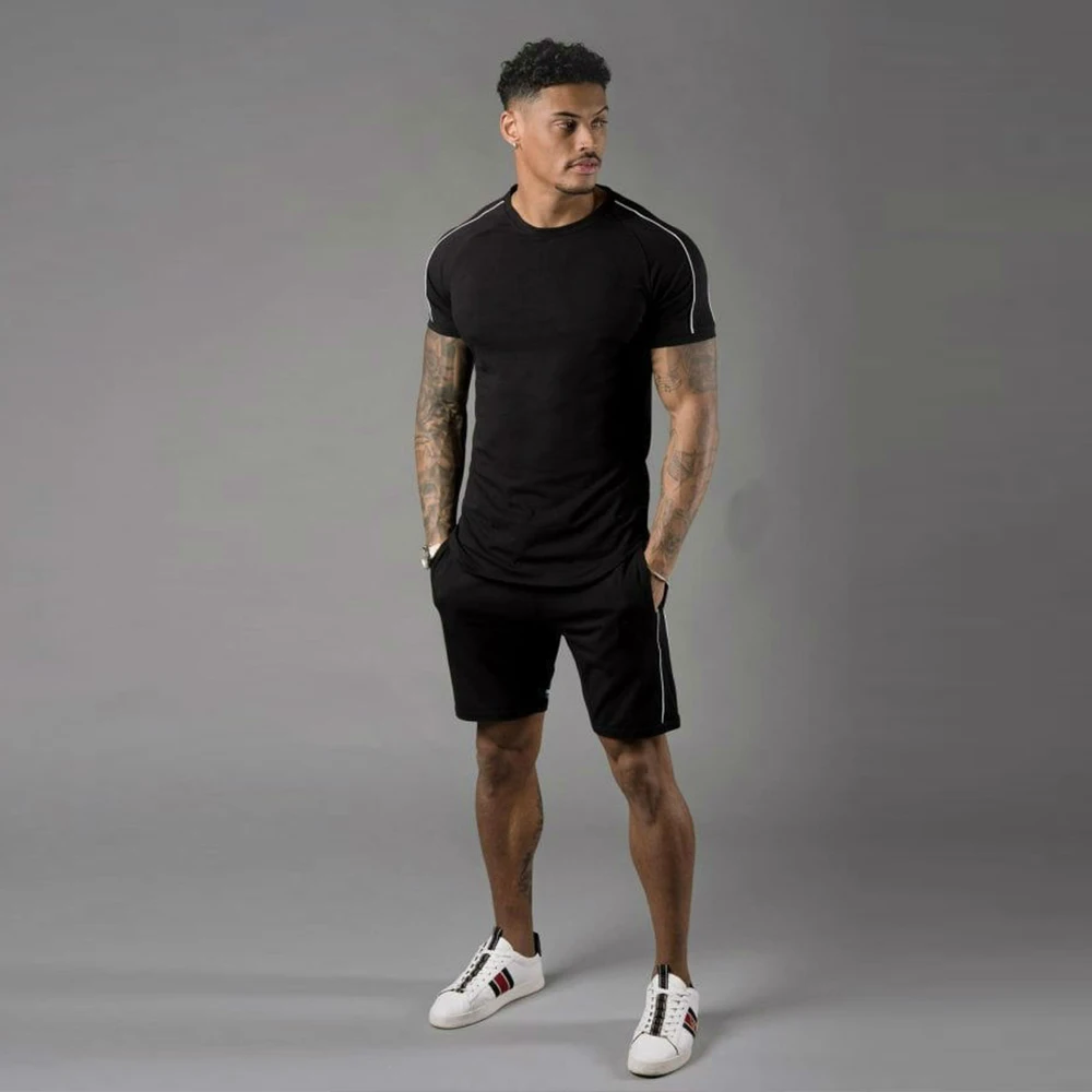 

Men Sets 2021 New Sports Casual Men's Short Sleeve Suit O-Neck Stripe Splicing Men Shorts Outfits Set Fashion Mens Clothing
