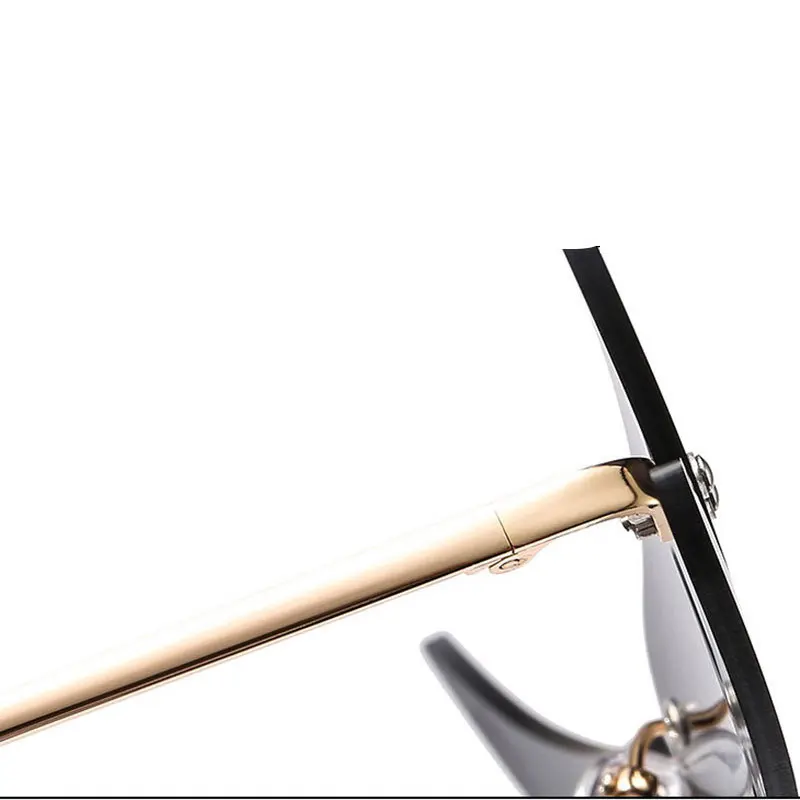 

Trend Flame Eyeglasses New Wing Personality Prom Women Sunglasses Luxury Brand Retr Glasses