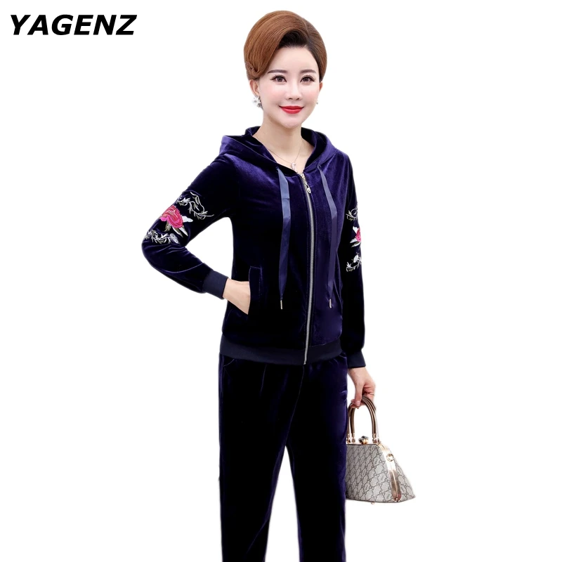 Зимний костюм из плотного бархата золотого цвета для женщин среднего возраста 2019