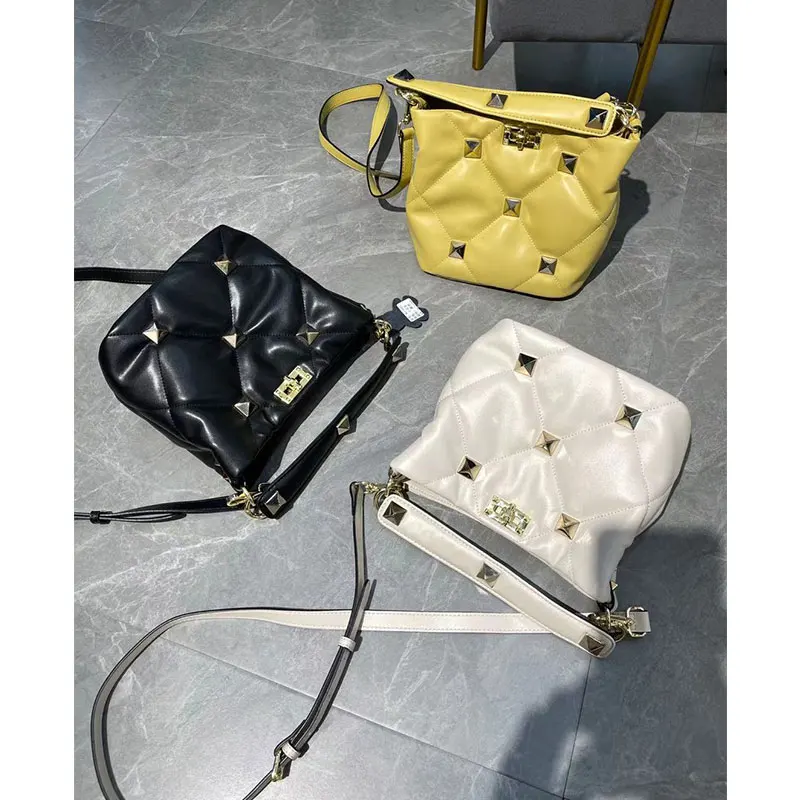 

2021 spring and summer new fashion designer bags, women's high-quality leather shoulder bags, luxury rivet fashion handbags