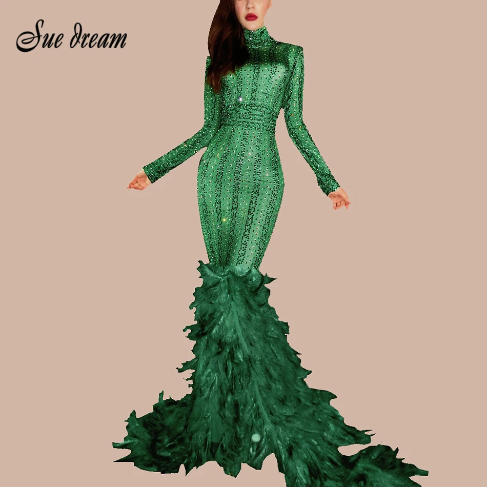 Блестящее женское платье с длинным рукавом круглым вырезом и большим