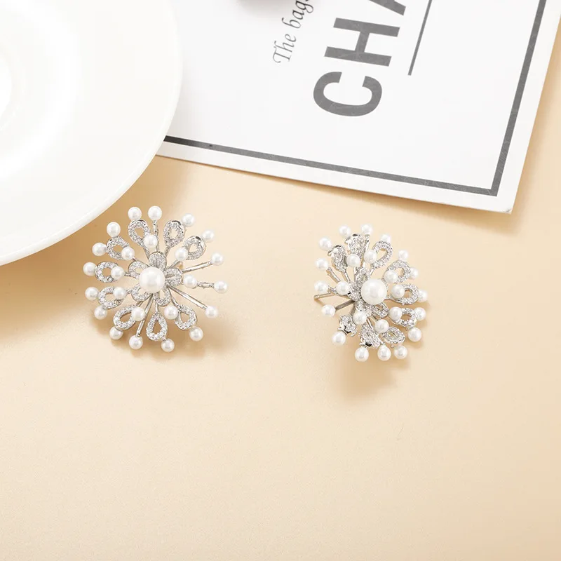 

Korean net red same jewelry pearl snowflake earrings female S925 silver needle hypoallergenic atmosphere sweet fresh earrings