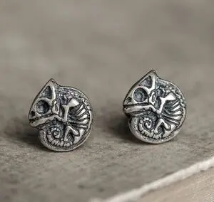 

Regalrock в готическом стиле с рисунком ящерицы Серьги-гвоздики, которые могут изменить свой цвет Скелет броши в виде ящерицы серьга с черепом М...