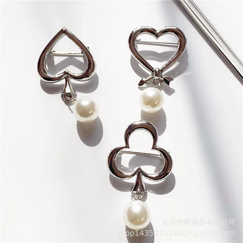 

Fashion Gold Color Silver Color Brooches Heart Butterfly Knot Pins Brooches Badge Pin Women Man Party Gifts Charm Accessories