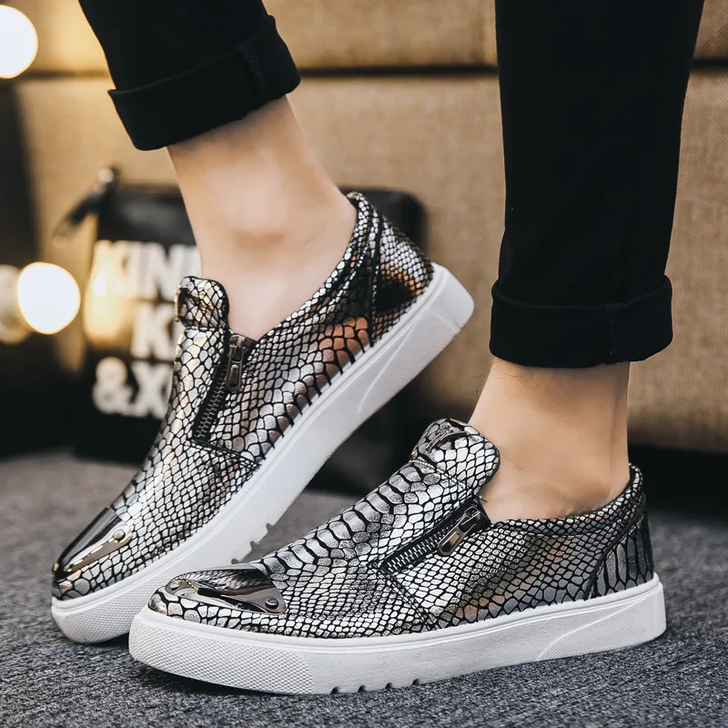 Мужские высокие кроссовки на молнии черные повседневные золотого цвета без