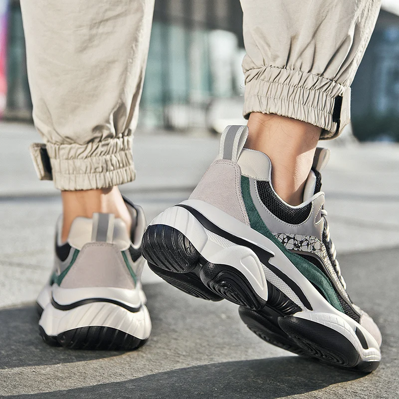 

2021 new mesh breathable men's shoes reflective outdoor running shoes casual men's walking large size 39-48