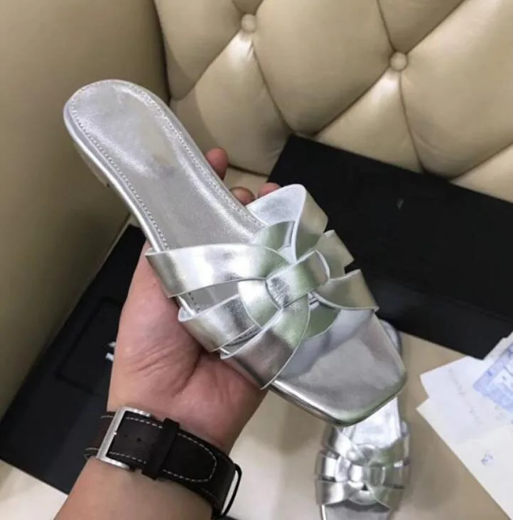 

2021 Zapatillas de moda de verano para mujer Zapatillas planas tejidas de charol Zapatillas de punta abierta atractivas