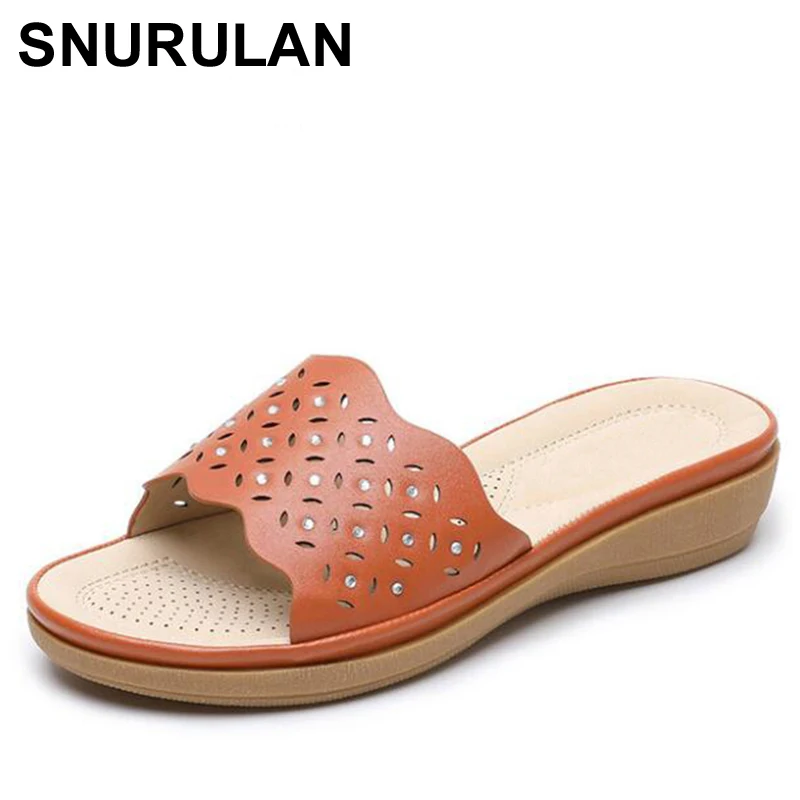 

SNURULANFashion новые женские тапочки на плоской подошве Стразы Шлепанцы женские сандалии шлепанцы с вырезами и надписями Нескользящие Женские Пр...