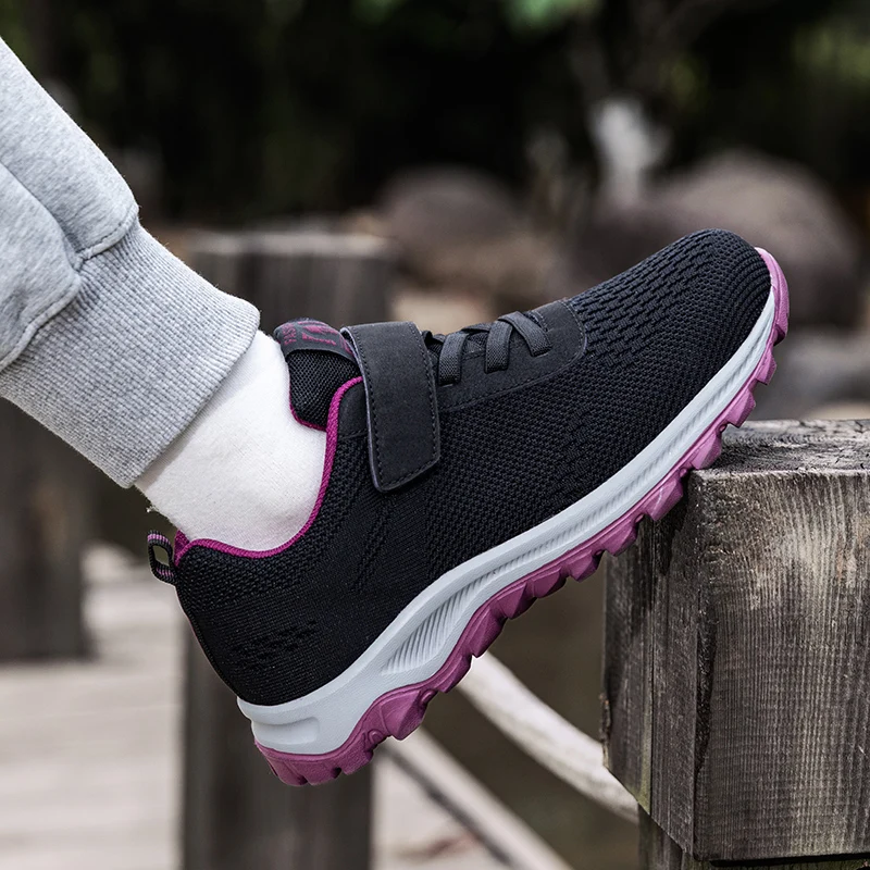 

2021 Fashion Women's Vulcanized Leather Shoes Sports Shoes Flat Shoes Women's Solid Fashion Leisure Platform Men Walking Shoes