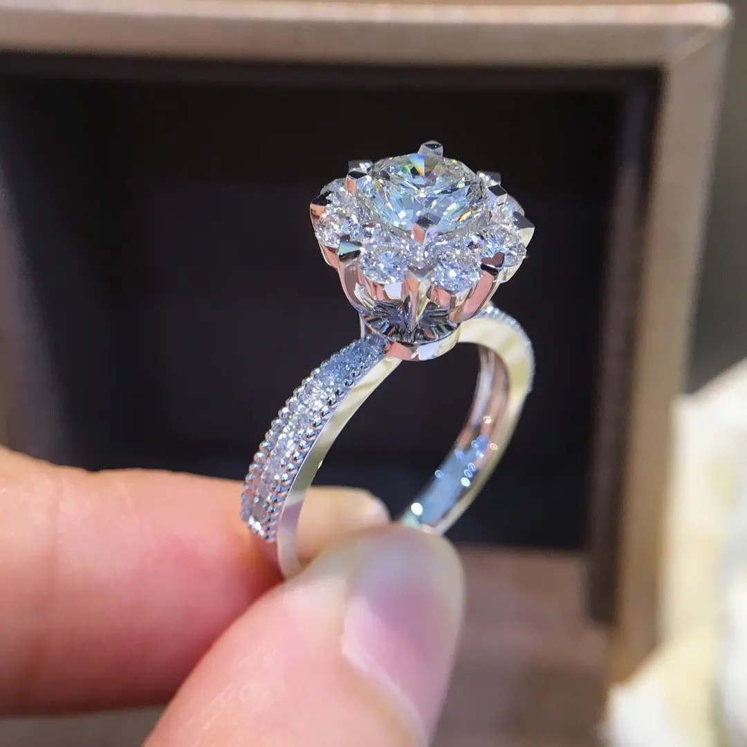 Кольцо из чистого золота 18 К с натуральным бриллиантом красивые драгоценные