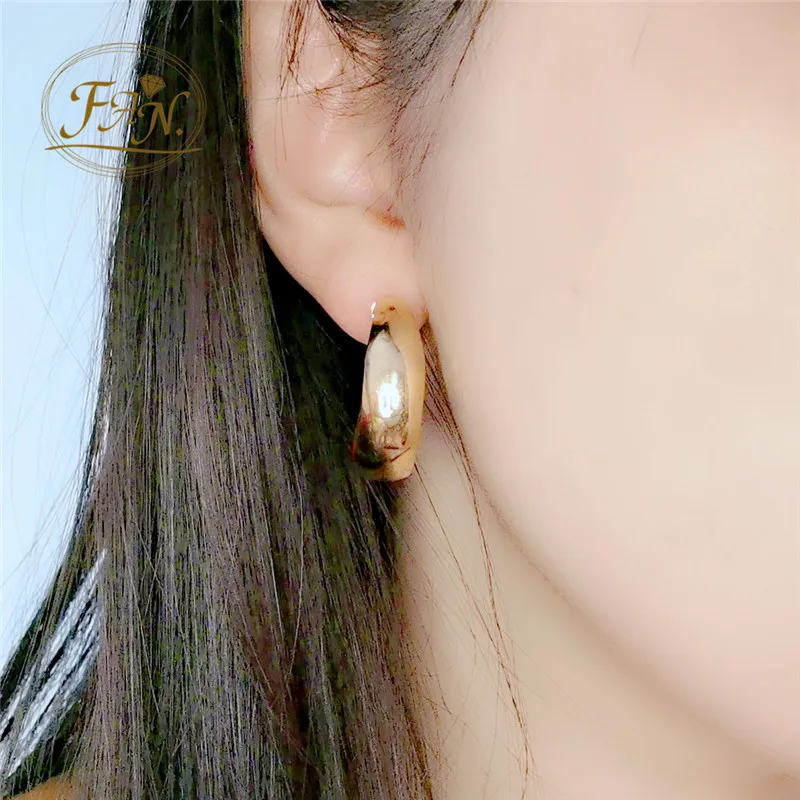 Классические повседневные металлические серьги разных диаметров для