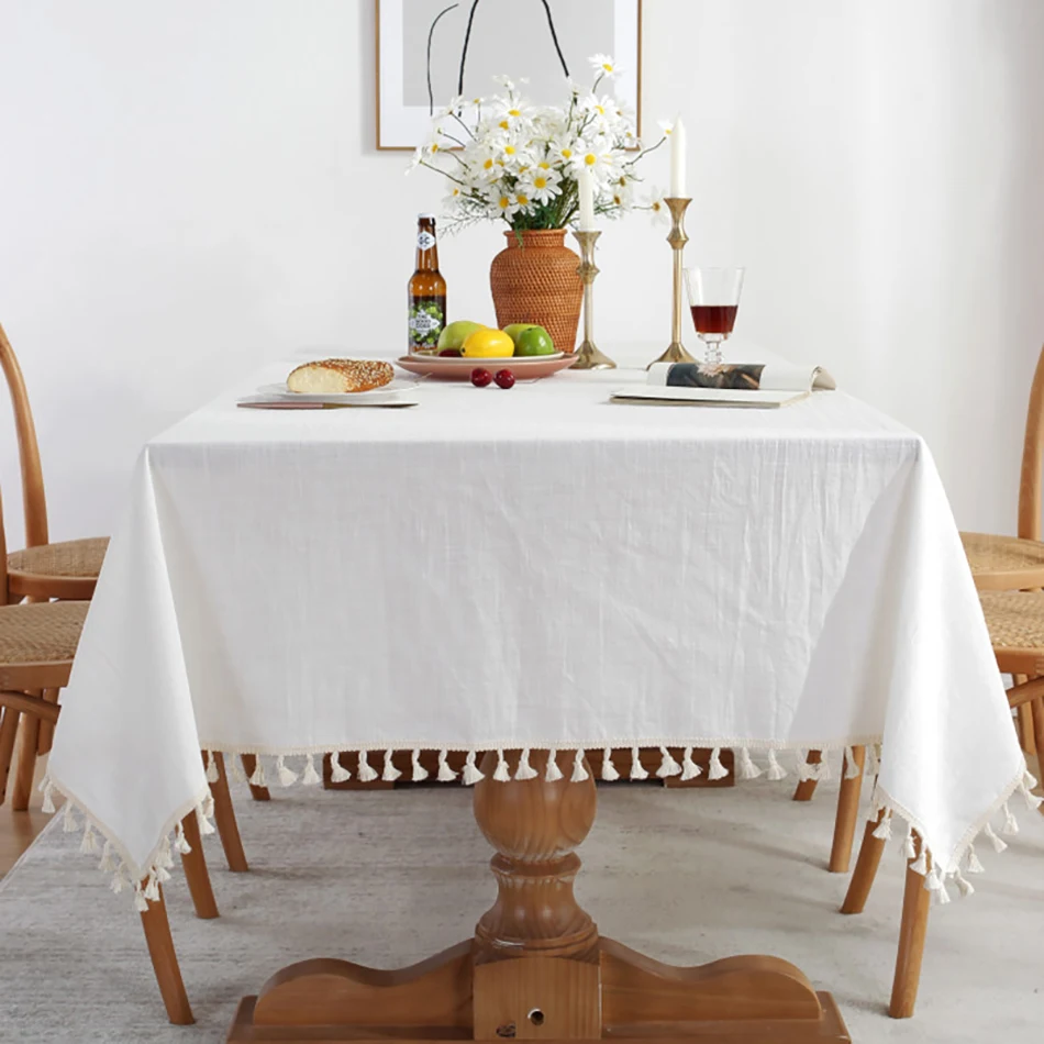 Белая скатерть льняная кружевная с кисточками для чайного и журнального столика