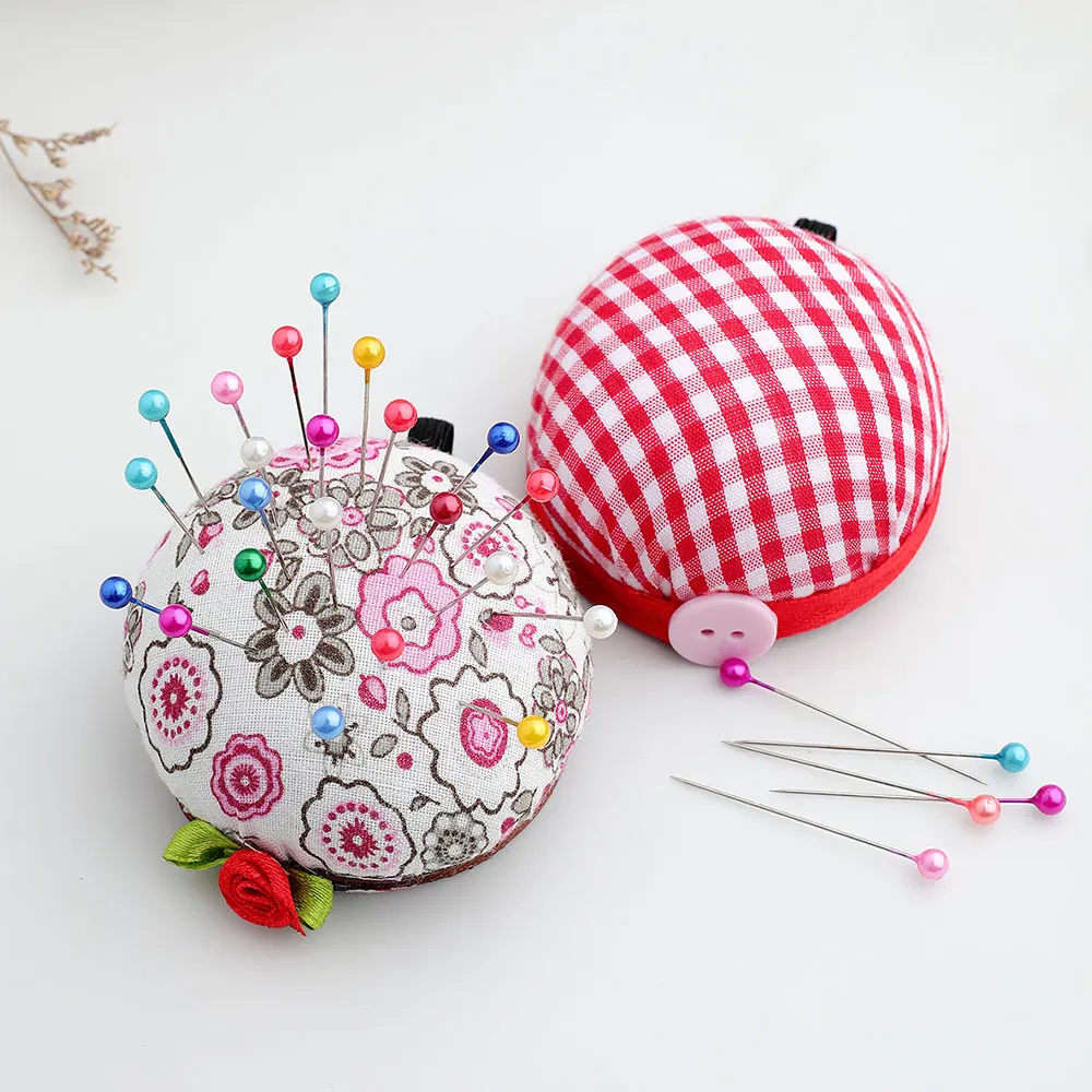 

Plaid Pin Cushion Random Color Portable Wrist Strap Needle Holder Round Shape Needlework Tool Home DIY Cross Stitch Accessories