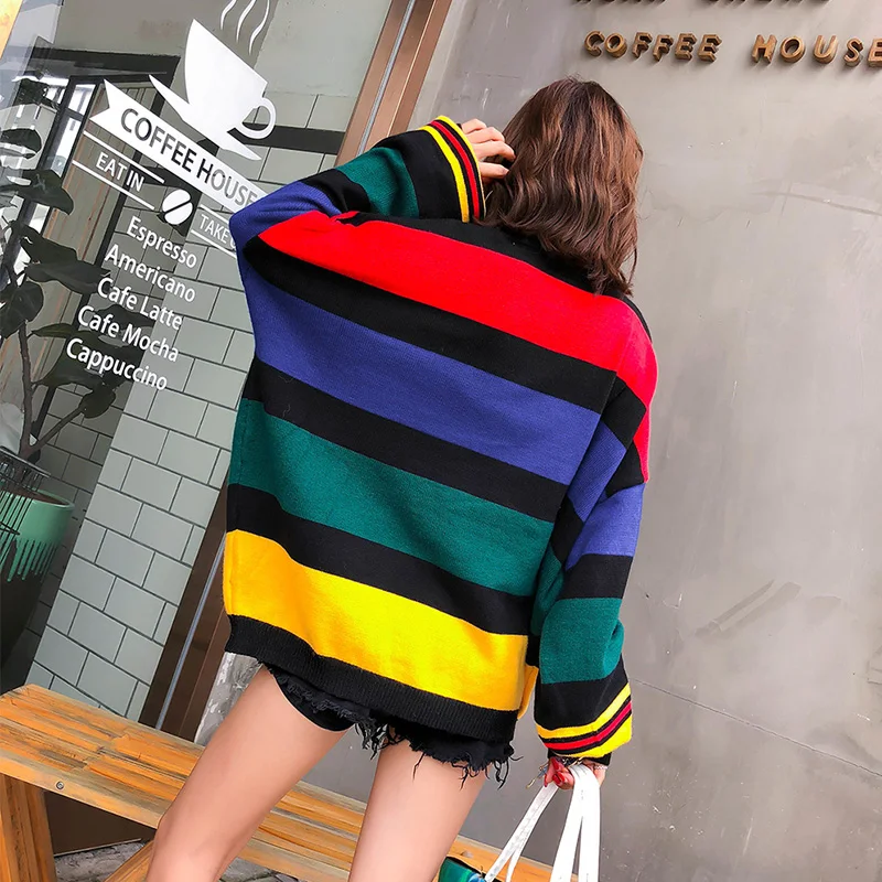 Женский свободный свитер с радужными полосками и рукавами-фонариками | Женская