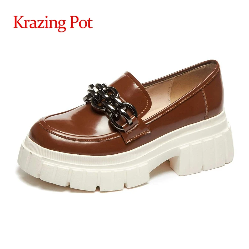 

Krazing Pot 2022 natural leather round toe high heels chain decoration young lady daily wear leisure British style women pumps