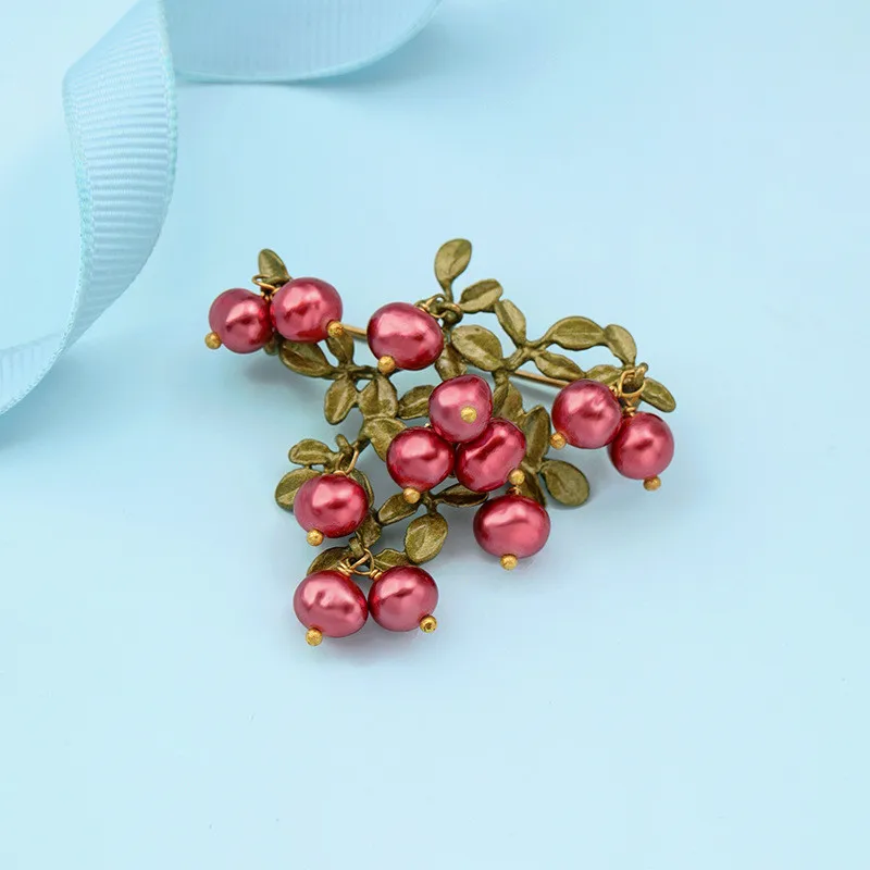 

Enamel Glaze Creative new cranberry brooch fashion all-match pearl pin accessories women jewelry