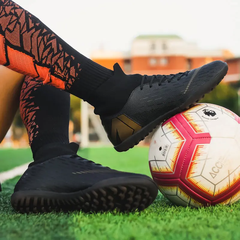 

Hot Sale Men High Ankle Football Boots Soccer Cleats Turf Shoes White Soccer Shoes Indoor Futsal Sneakers Chaussure Football
