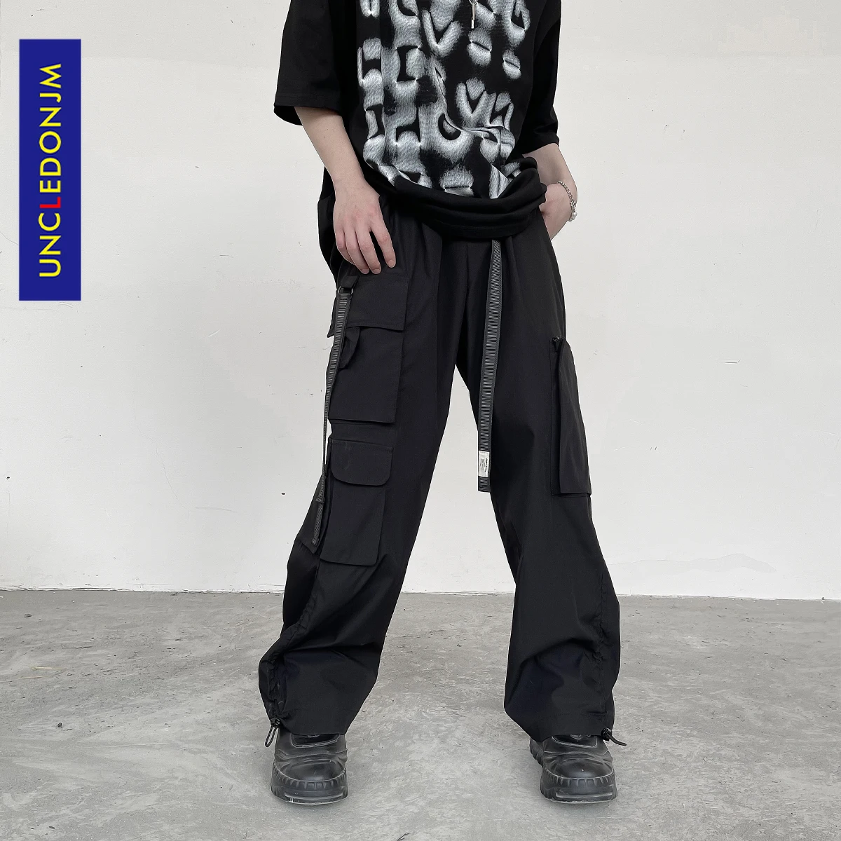 

UNCLEDONJM Belt waist streetwear cargo pants multi pocket stacked sweatpants men hip hop trousers men baggy pants U20322