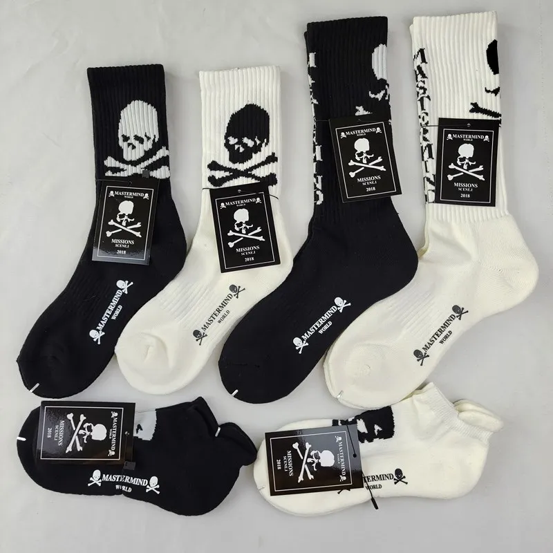 

Sold by 4pairs/lot--Japan MMJ cotton MASTERMIND black and white skull head men's and women's towel bottom sports socks WZ22