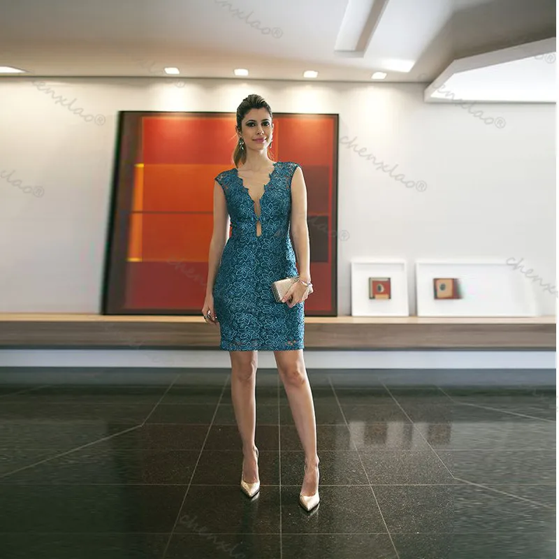 

White Elegant Cocktail Dresses Sheath V-neck 3/4 Sleeves Knee Length Lace Party Plus Size Homecoming Dresses