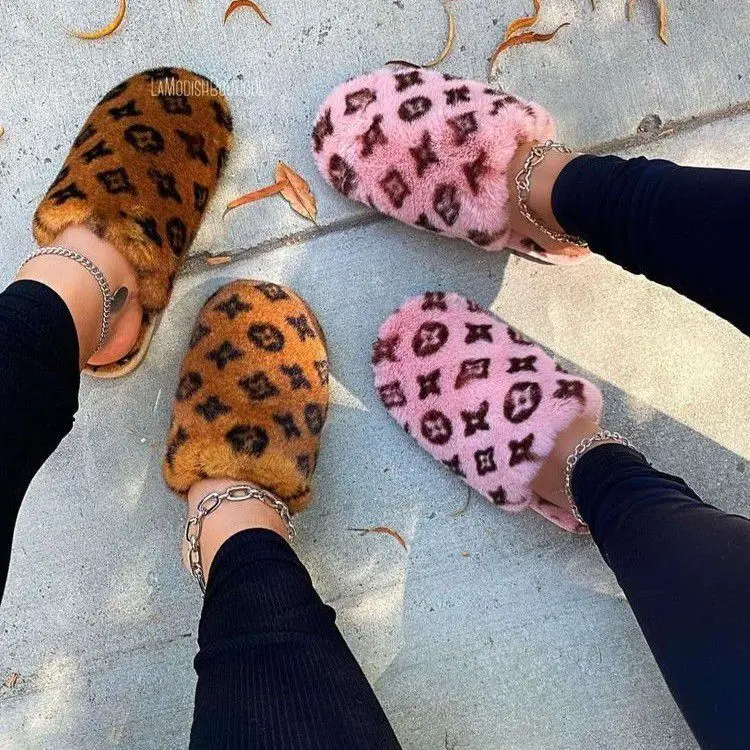 

Летние новые металлические внешние тапочки с V-образной пряжкой, универсальные кожаные сандалии и тапочки Стразы с открытым носком на плоск...